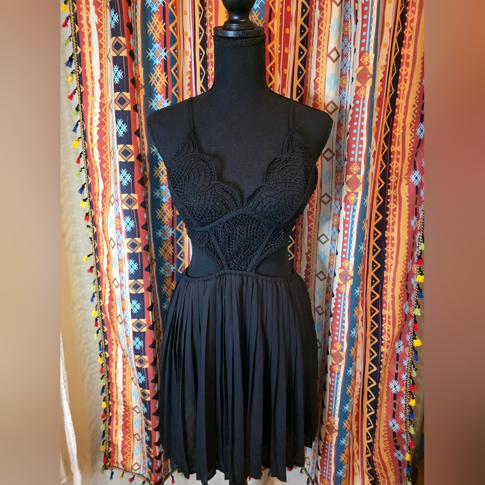 Ibiza Boutique Find* Boho Black Lace & Pleated Midi Dress –  (NWOT)